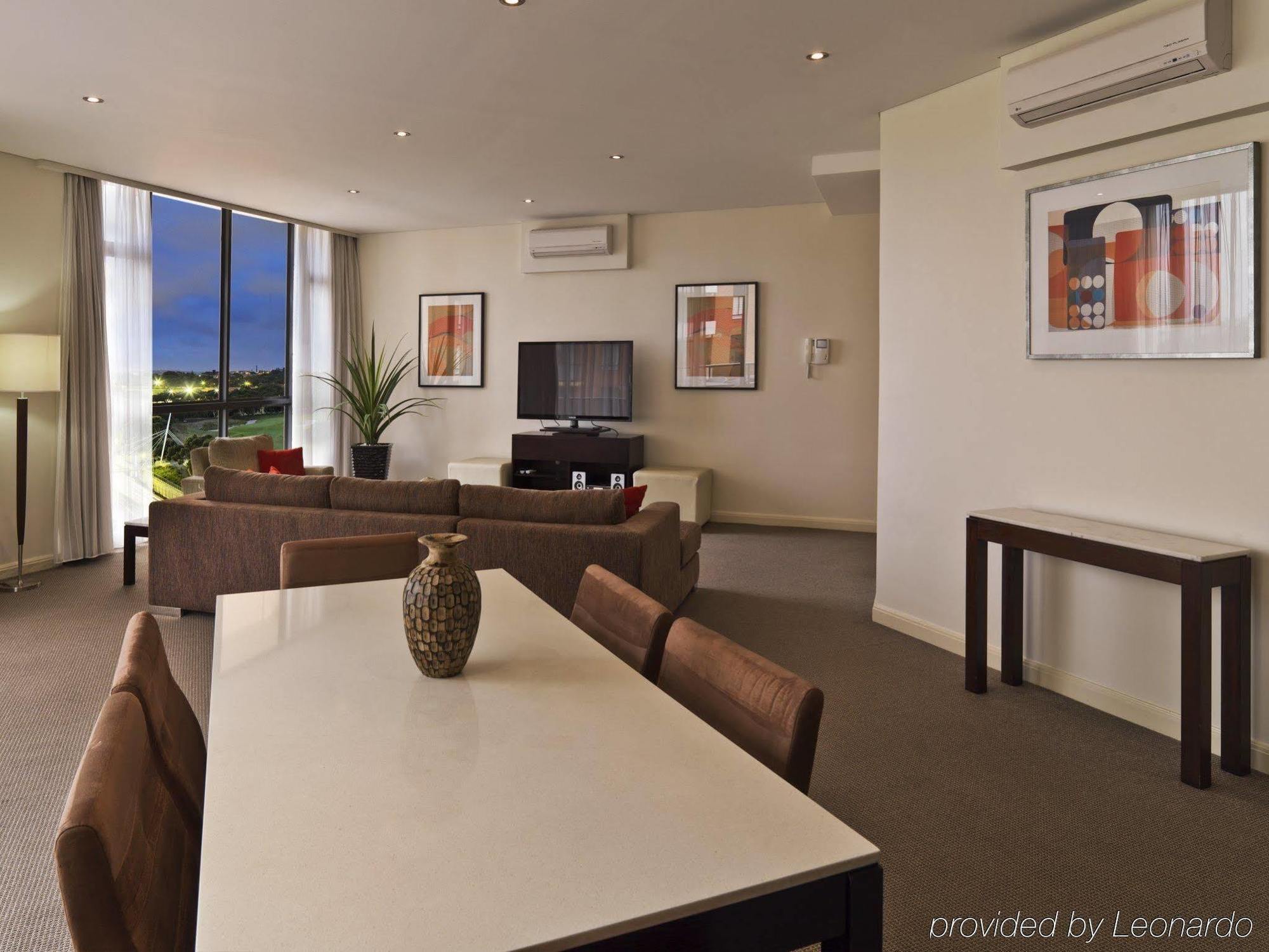 Meriton Suites Waterloo Sydney Exterior photo